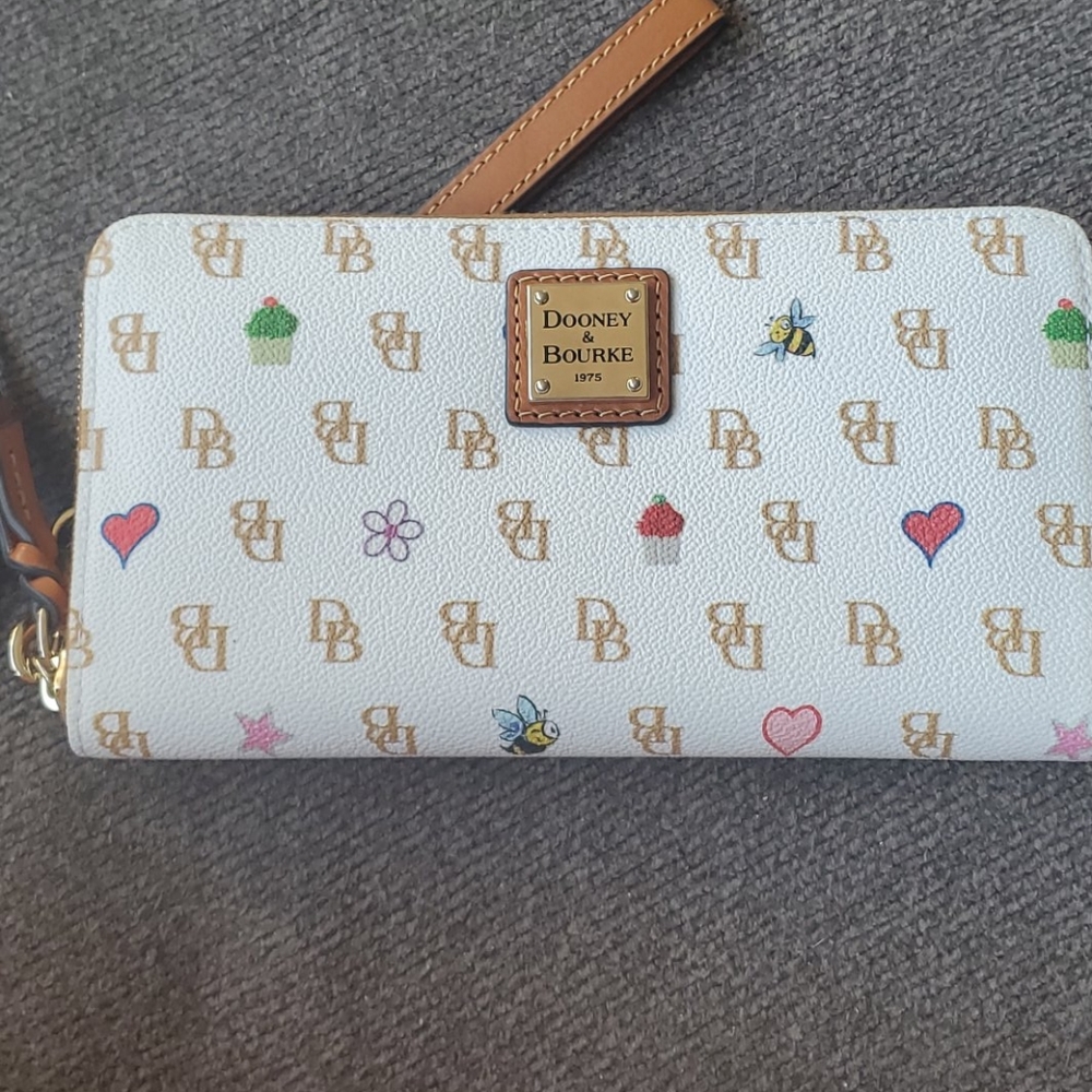 Dooney and bourke wallet